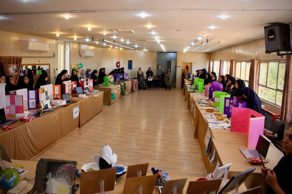 نمایشگاه علمی پژوهشی 1024x682 - برگزاری نمایشگاه علمی پژوهشی مجتمع آموزشی هدی