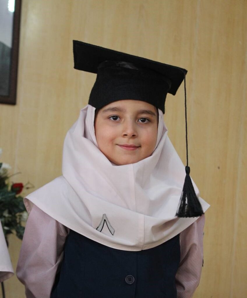 جشن پیش دبستان و اول 2 848x1024 - جشن الفبای کلاس اول و جشن فارغ‌التحصیلی پیش‌دبستانی