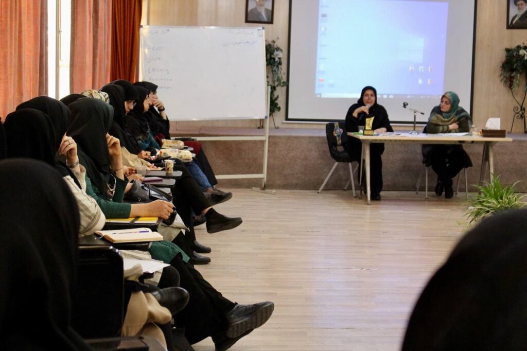 شورای دبیران 1 1024x682 - برگزاری شورای دبیران برای آغاز کلاس‌های تابستانه